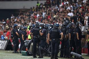 詹姆斯：我只被说假摔，外界却不关注我经常被没罚球犯规！