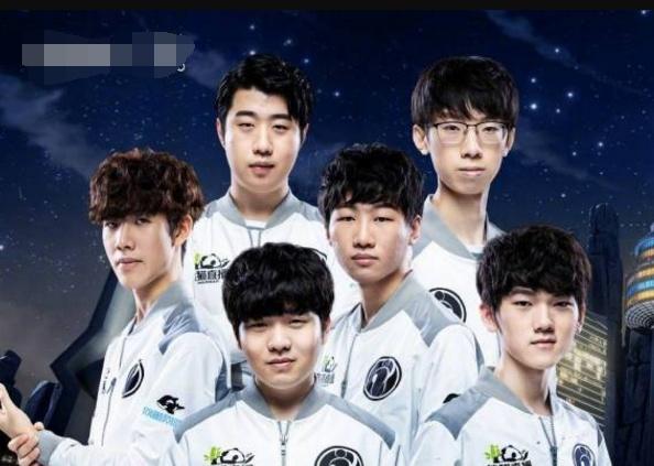 ZywOo 在电子竞技奖上获得“十年突破选手”