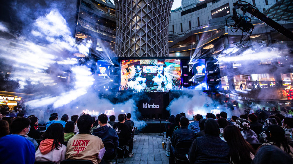 NiKo锤烂桌子 赛后开怀大笑展示众人